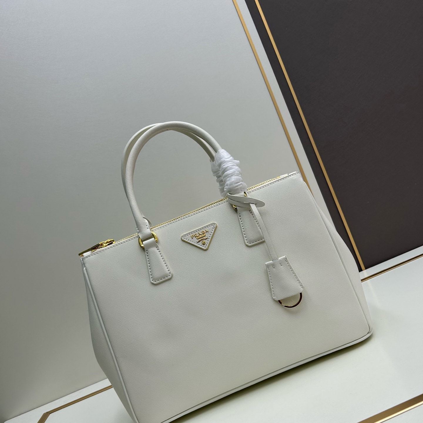 Pra*a shopping bags